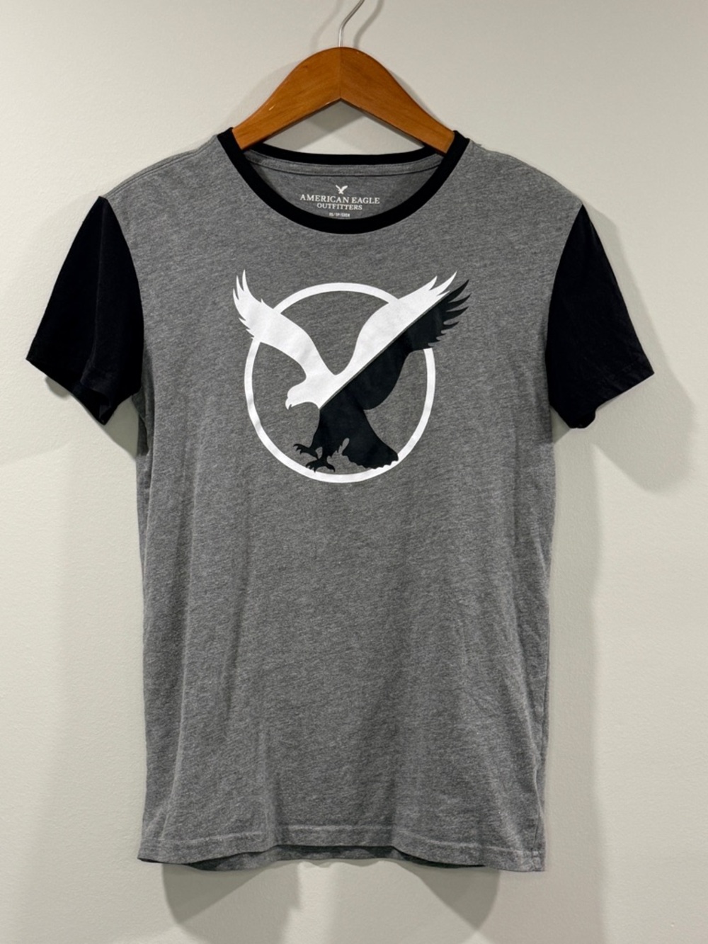 American Eagle Mens Gray Tee with Black Sleeves White Eagle Logo Size XS